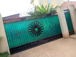 Slinding Gate With Unique Looking