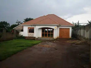 3 Bedrooms Bungalow for Sale in Jomayi Estate, Kampala