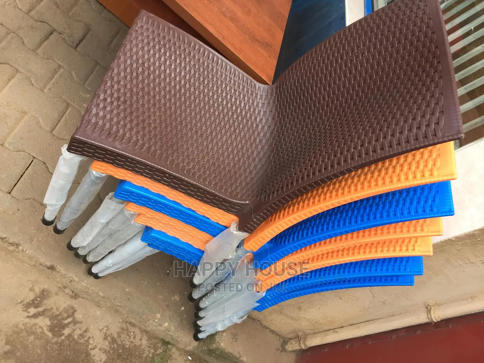 Plastic Chairs With Steel Stands