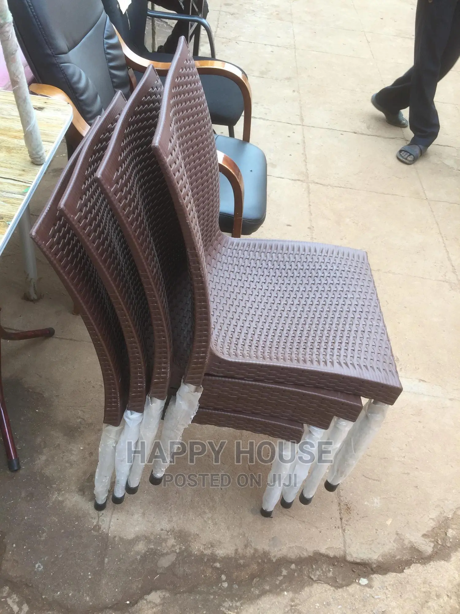 Plastic Chairs With Steel Stands