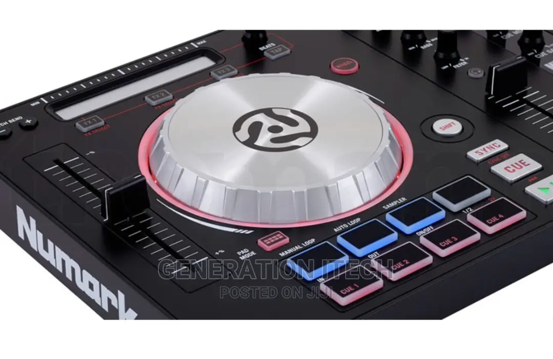 Numark Mixtrack Pro 3 - USB DJ Controller