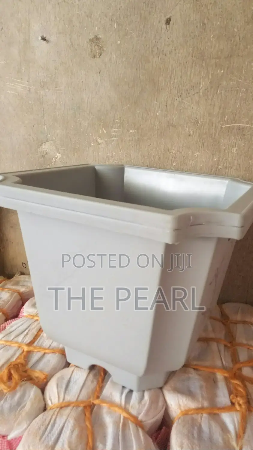 Squared Plastic Flower Pot
