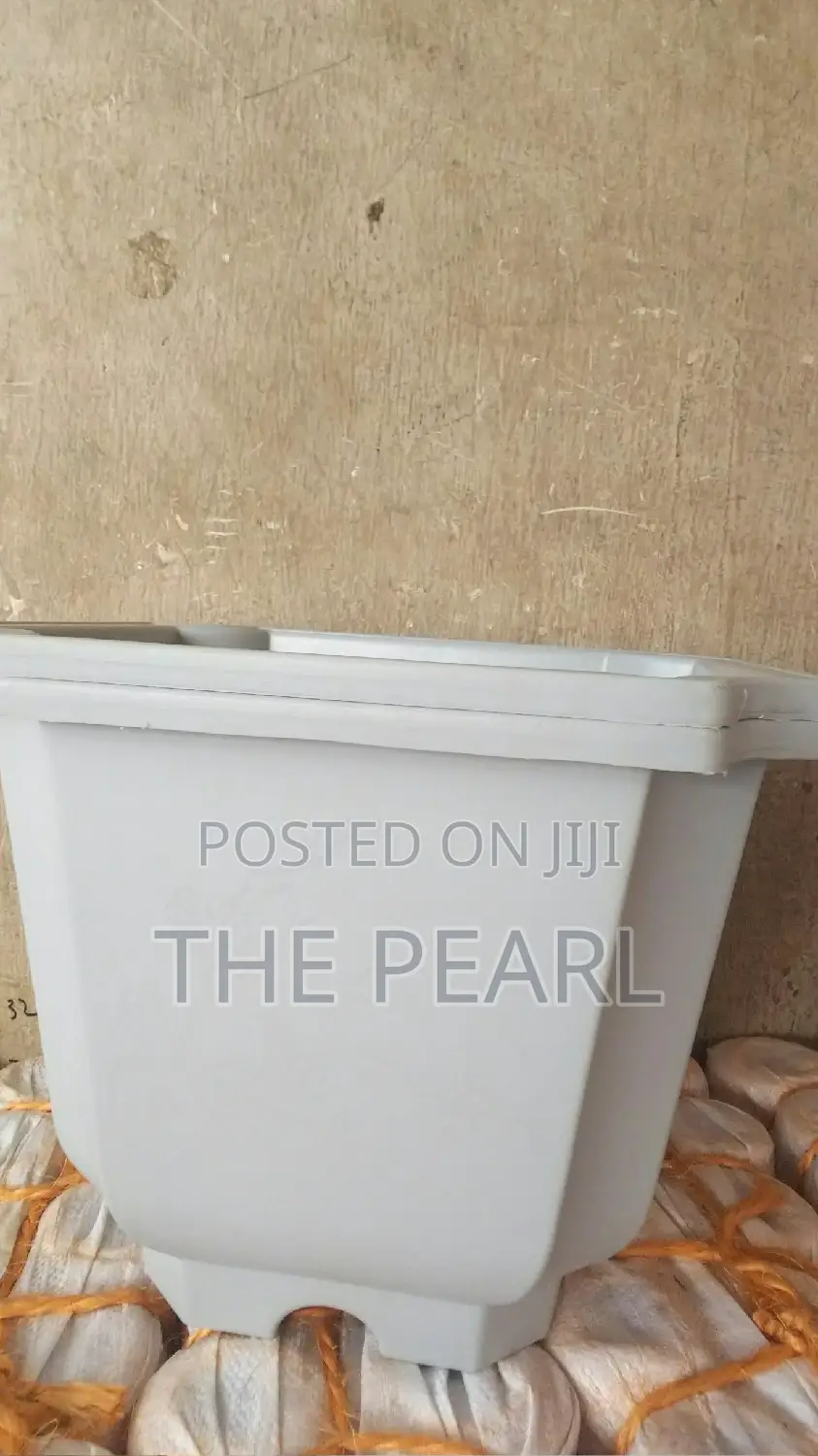 Squared Plastic Flower Pot