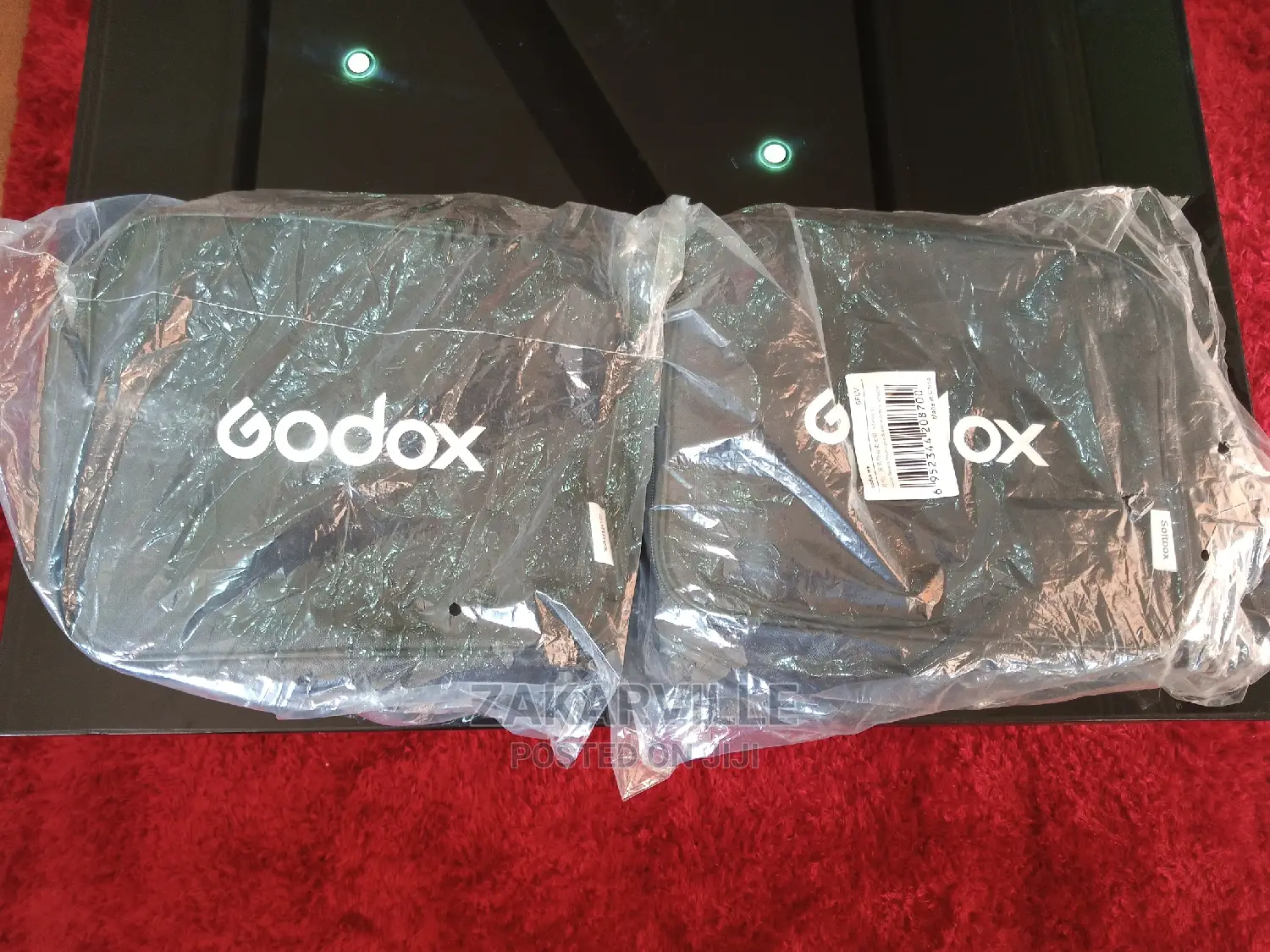Godox 80*80 Bowens Softbox and Bracket