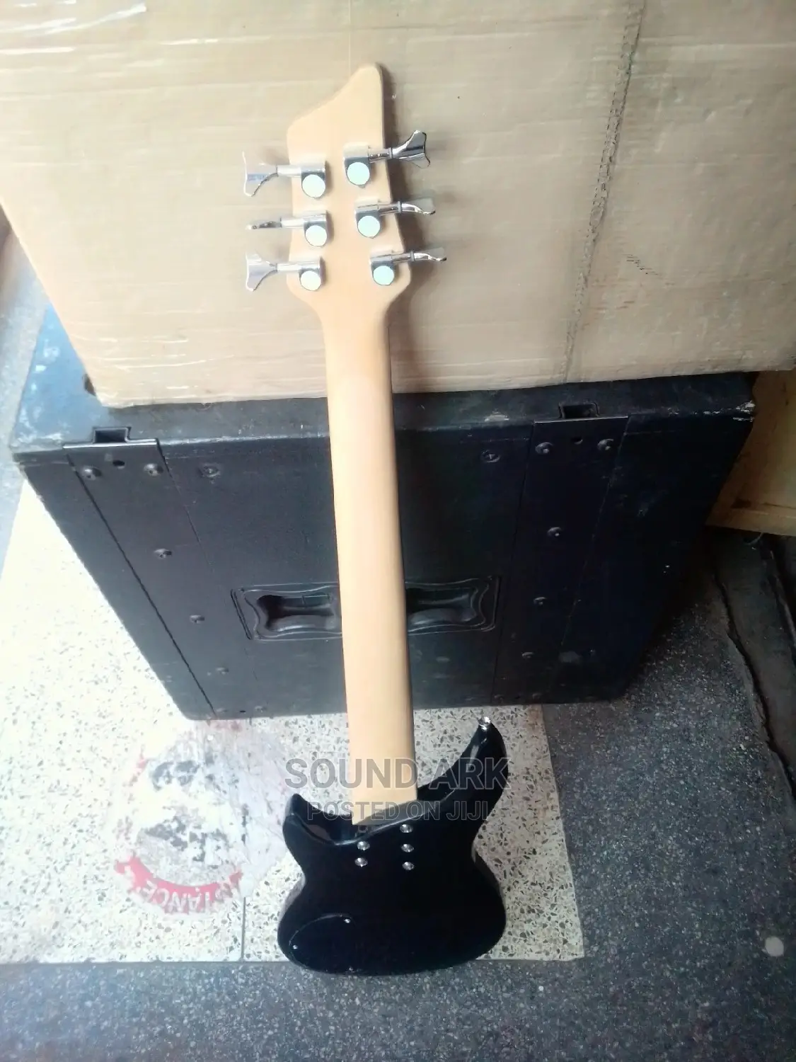 Base Guitar 6 Strings