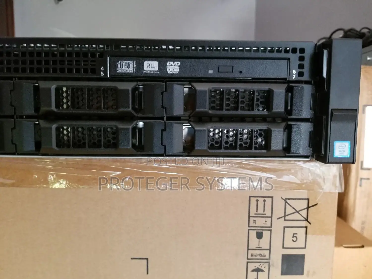 New Server Dell PowerEdge R740 32GB Intel Xeon HDD 2T