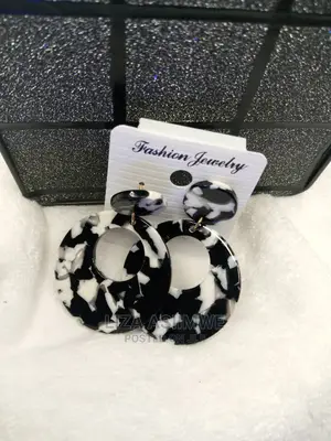 Black and White Earpins