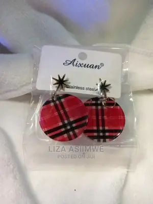 Stylish Earpins