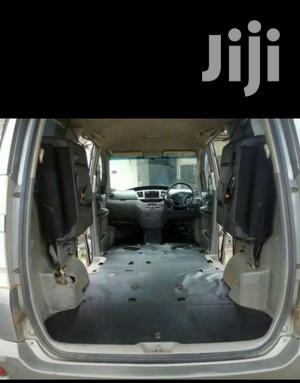CAR FLOOR CARPET LAYING