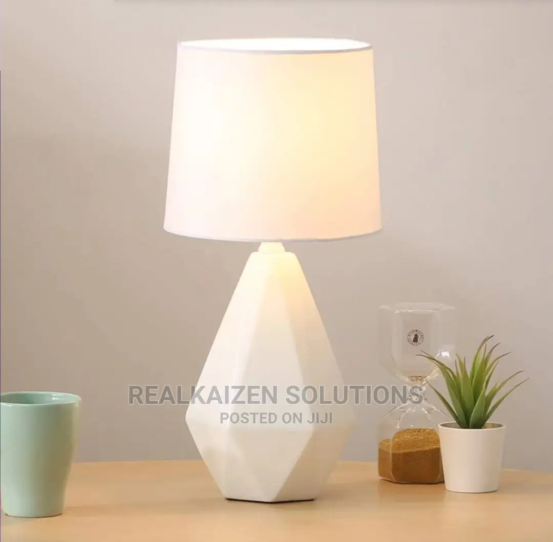 Ceramic Diamond Base Decor Vanilla Finish Bed Lamp