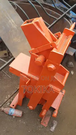 Interlocking Bricks Machine