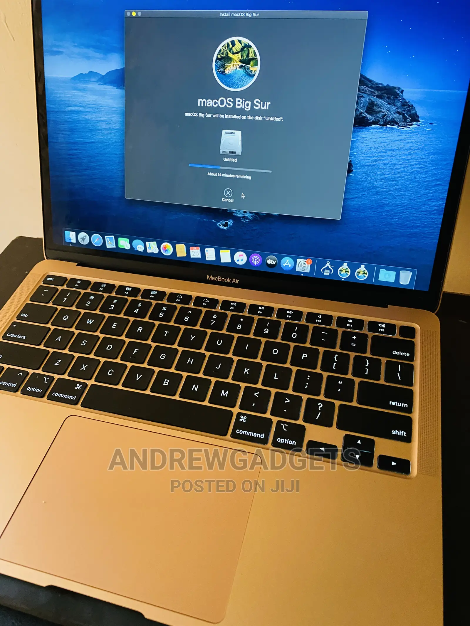 Laptop Apple MacBook 2020 8GB Intel Core I3 SSD 256GB
