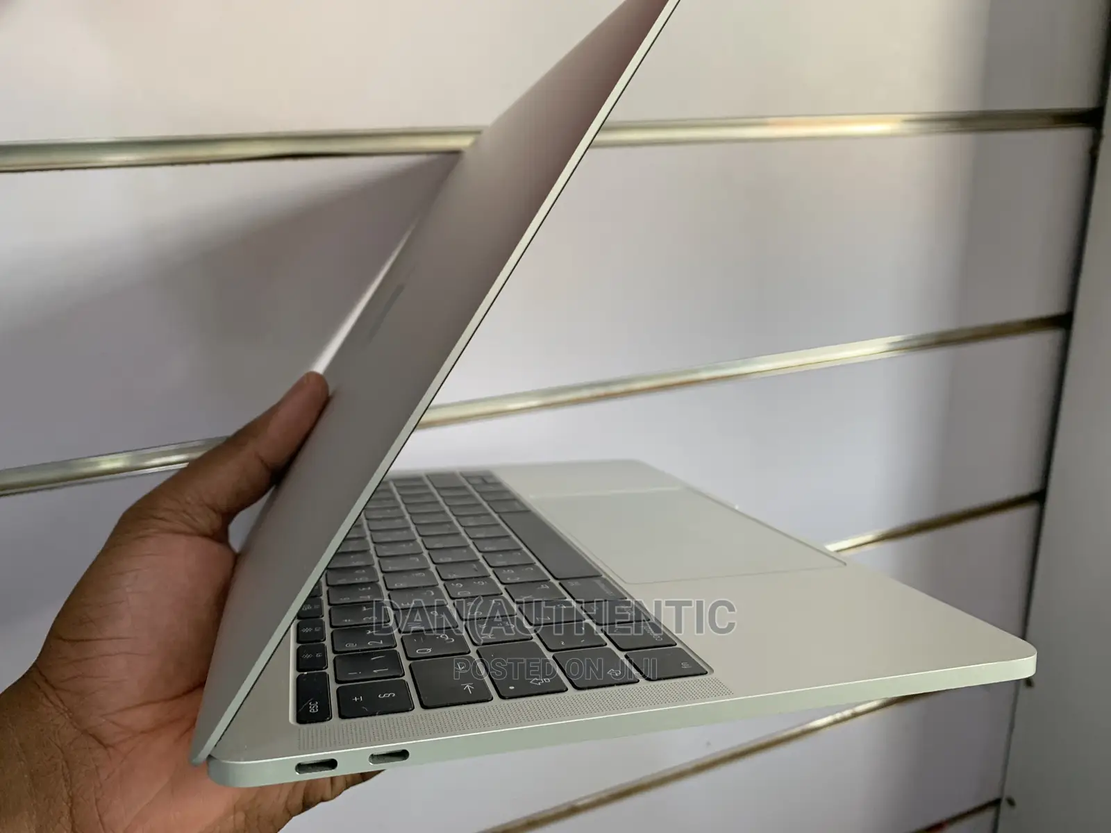 Laptop Apple MacBook Pro 2017 8GB Intel Core I5 SSD 1T