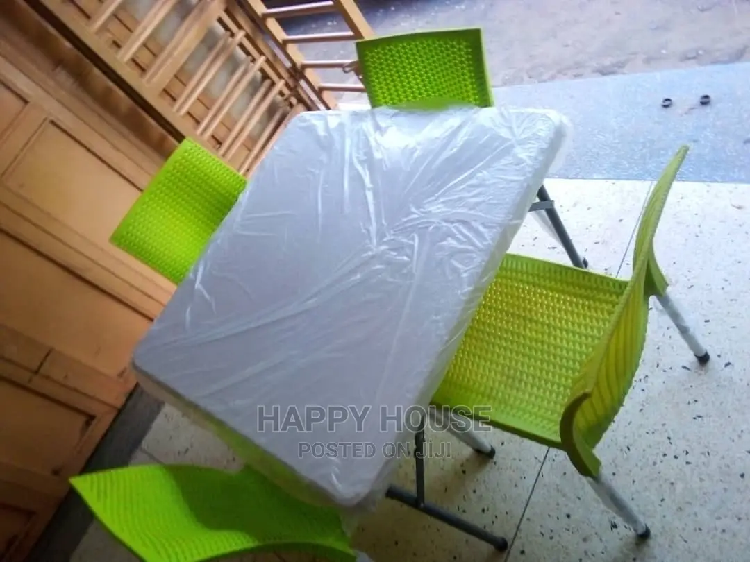 Foldable Strong Plastic Table