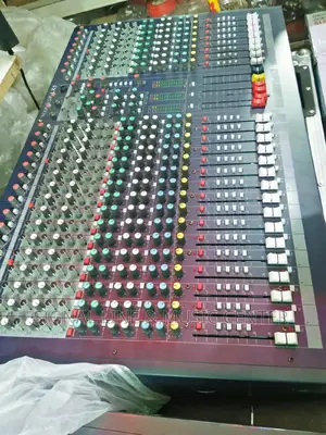 Lx9 Soundcraft 24 Channels Mixer