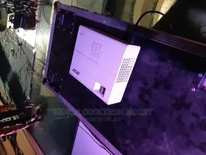 Projectors. Projector Screens Lights Pa for Hire