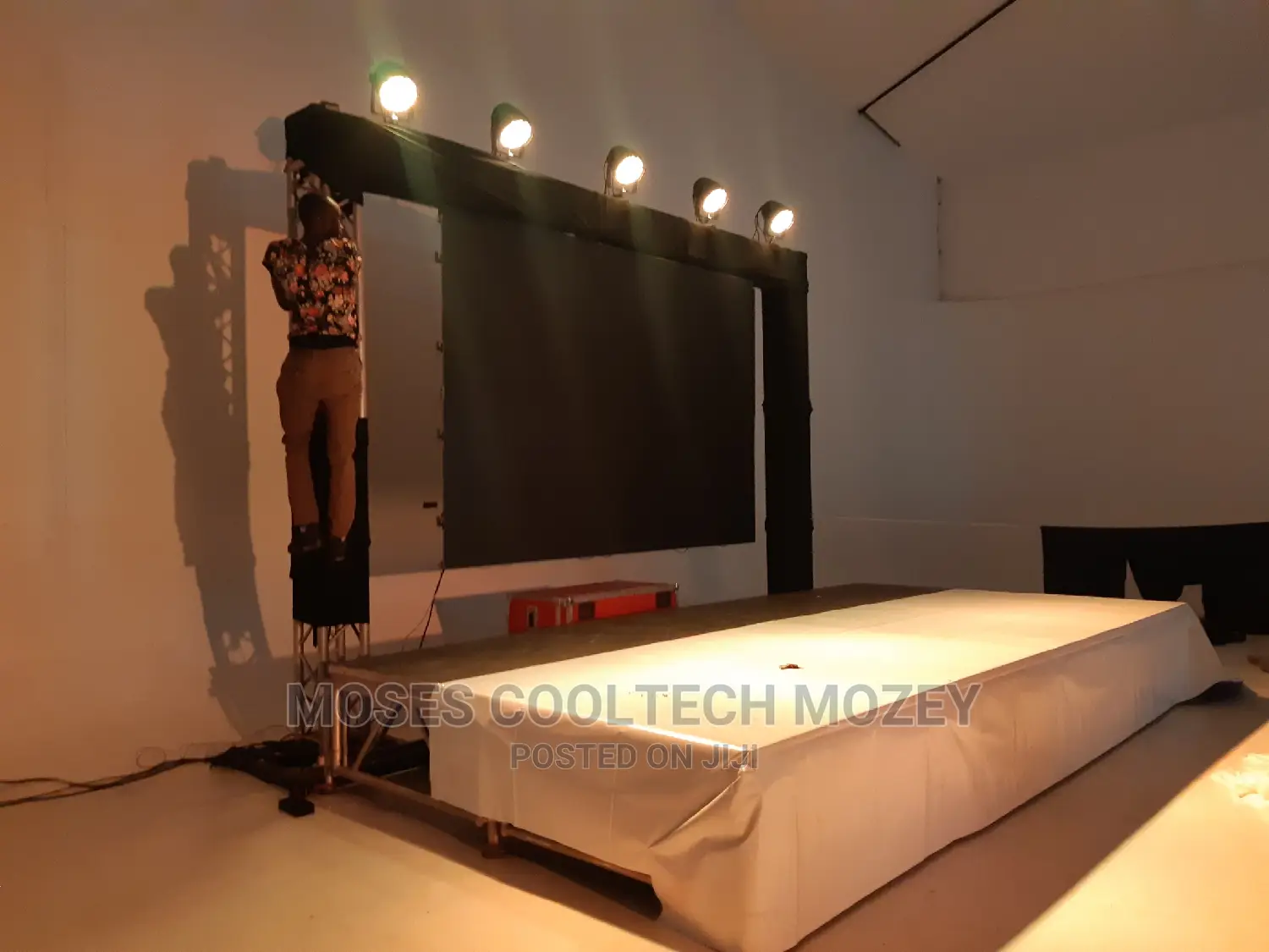 Projectors. Projector Screens Lights Pa for Hire