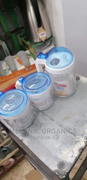 Storage Containers With an Oil Dispenser