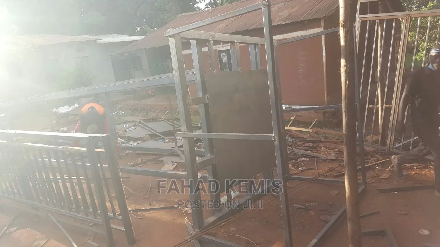 Metallic Water Stand Tank