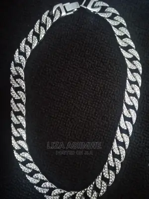 Men's Nice and Authentic Iced Chain's(UNISEX)