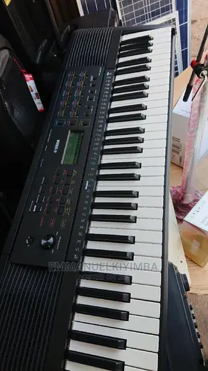 Yamaha PSR-E273 Piano