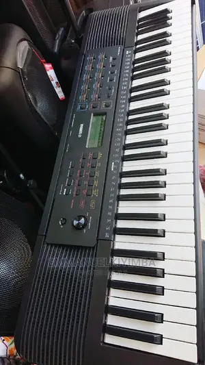 Yamaha PSR-E273 Piano
