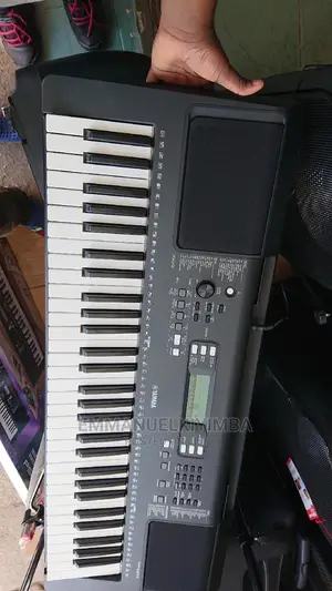 Yamaha PSR-E 373