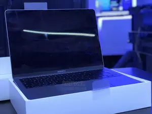 New Laptop Apple MacBook Pro 2017 8GB Intel Core I5 256GB