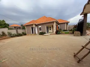 Furnished 4bdrm House in Kira Tarmack for Sale