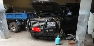 Gas Refilling Land Cruiser V8
