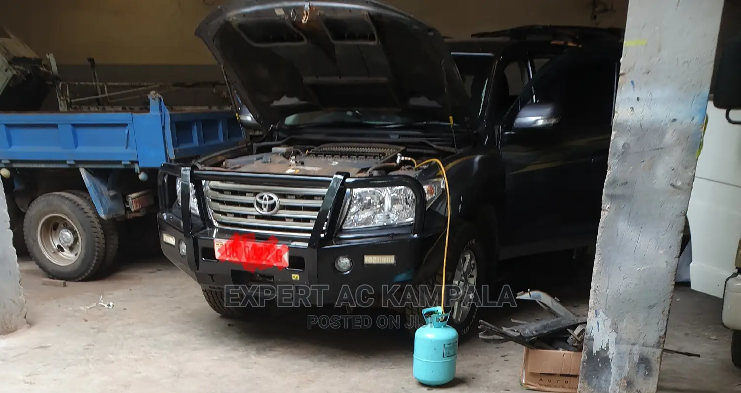Gas Refilling Land Cruiser V8