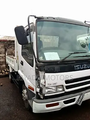 Isuzu Forward Model 2005