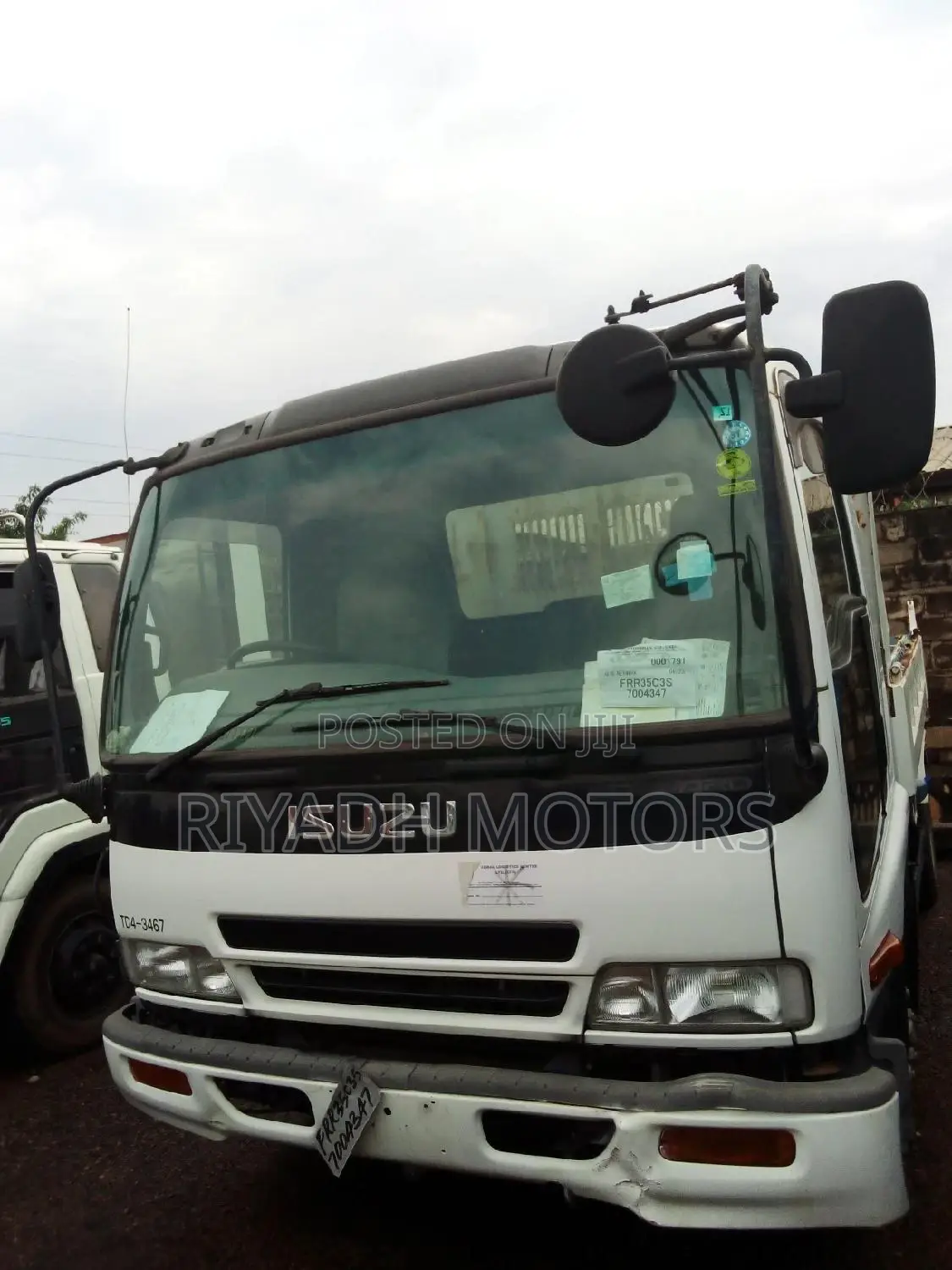 Isuzu Forward Model 2005
