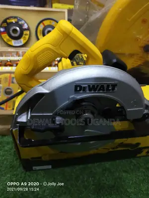 Dewalt Circular Saw Machine