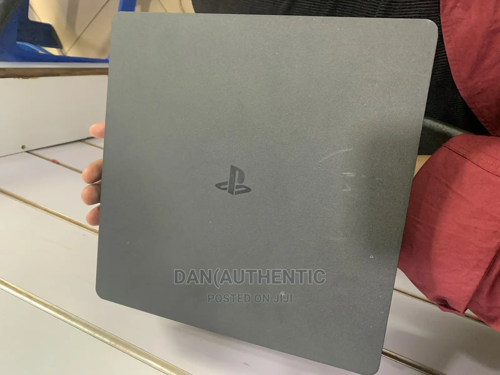 Sony Ps4 Slim Console With 2 Original Pads and 1 Game