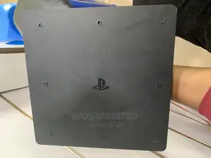 Sony Ps4 Slim Console With 2 Original Pads and 1 Game