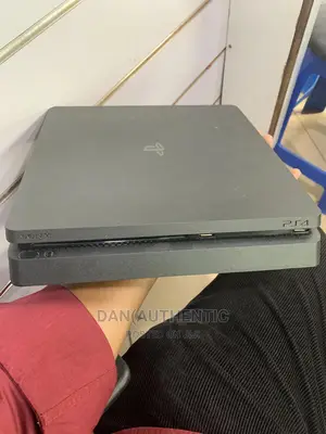 Sony Ps4 Slim Console With 2 Original Pads and 1 Game
