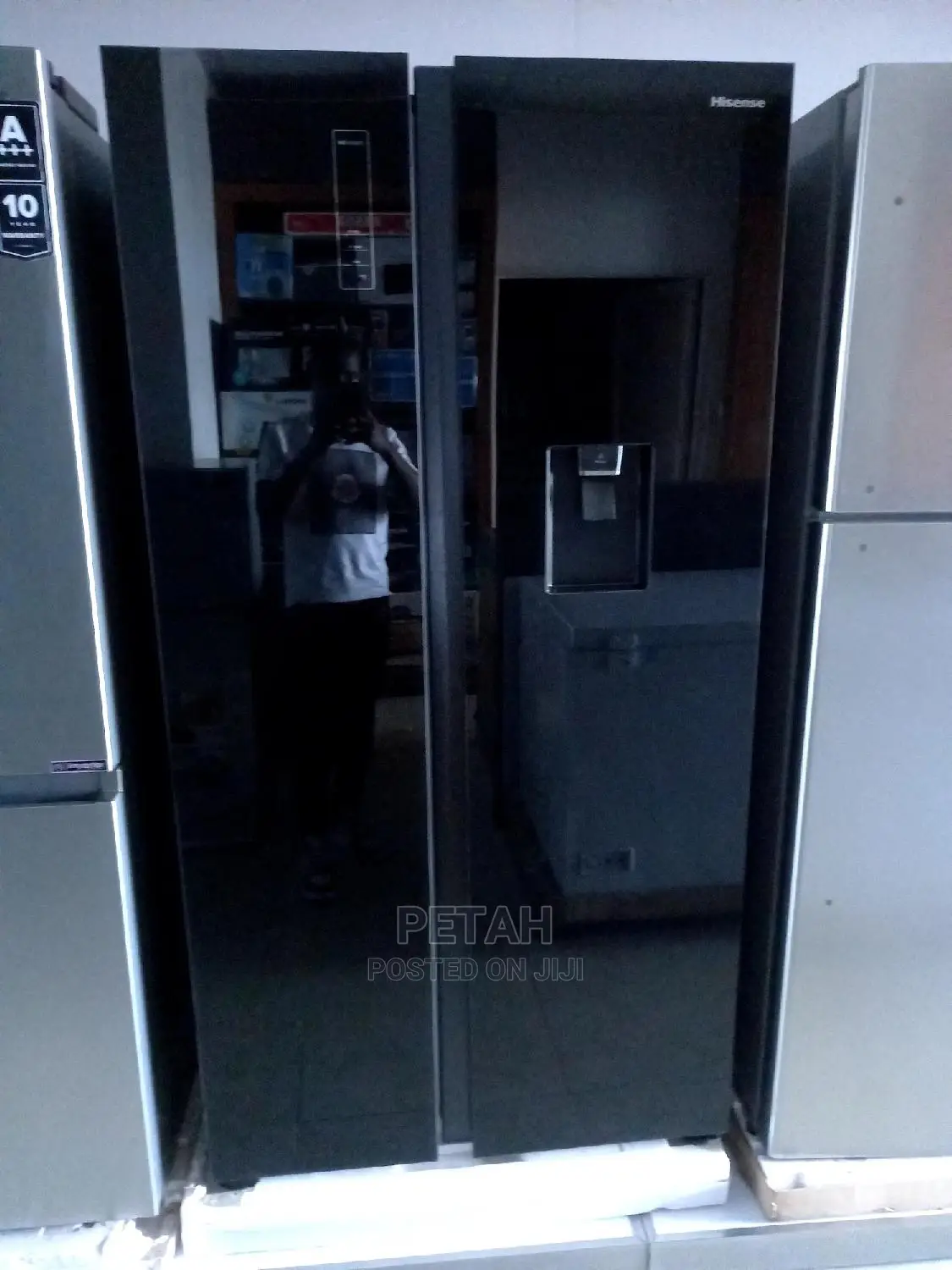 Hisense 670L Side by Side Fridge