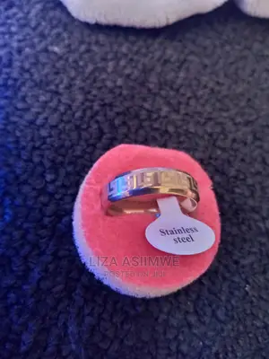 Quality Versace Wedding Rings Available for the Men
