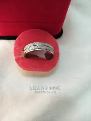 Quality Silver Wedding Rings Available for the Men
