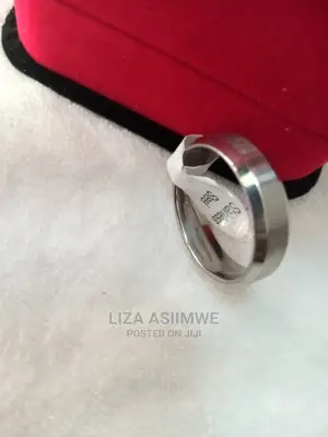 Silver Wedding Rings Available for the Men