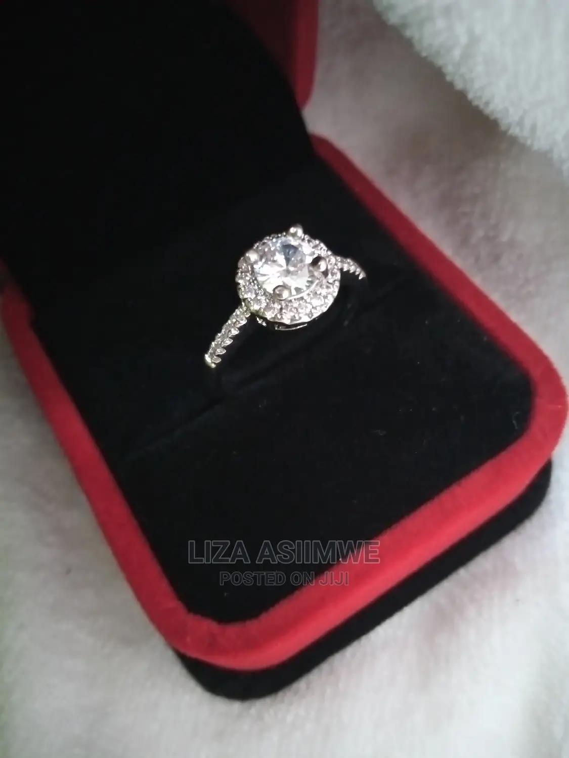 Quality Silver Engagement Rings Available With the Ring Box
