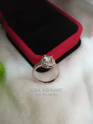 Quality Silver Engagement Rings Available With the Ring Box