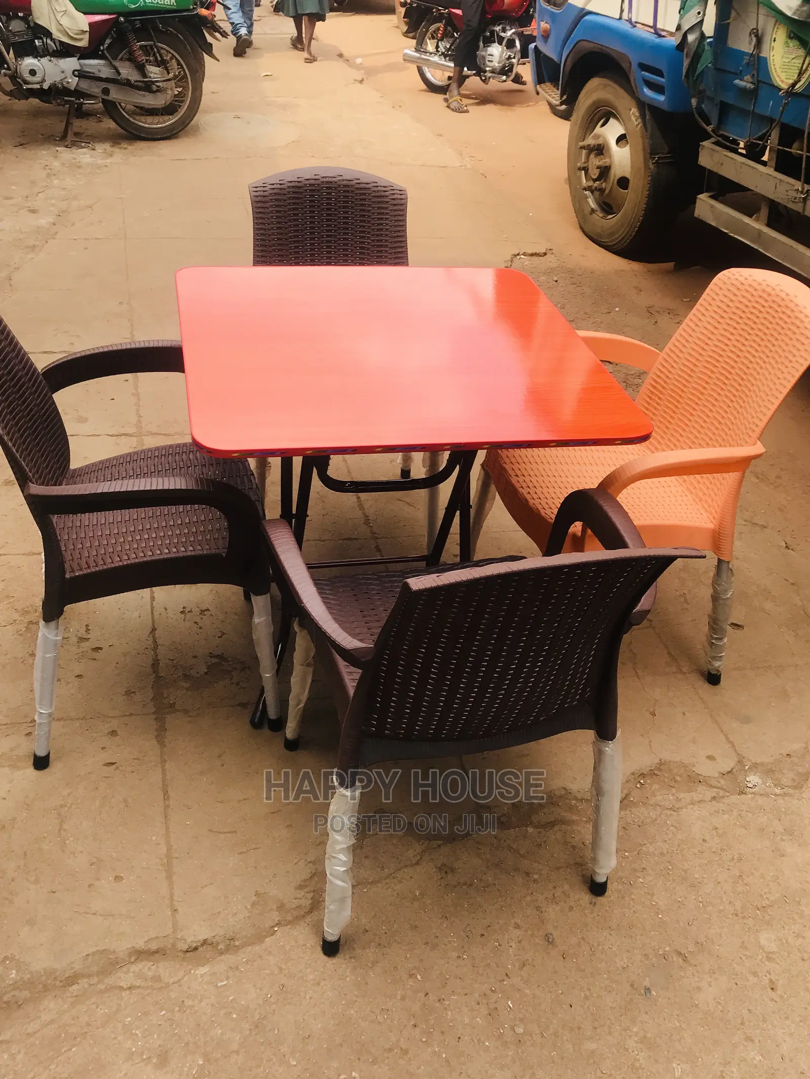 A Set of Table and 4 Plastic Chairs.