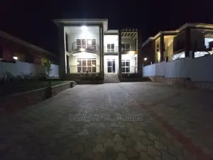 Furnished 7bdrm Mansion in Kira Tarmack for Sale
