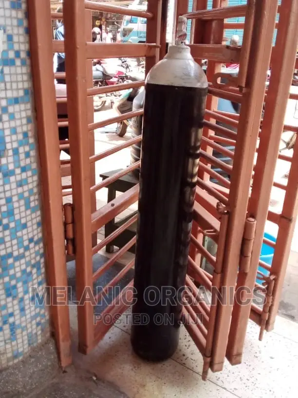 Oxygen Cylinder With Oxygen Gas