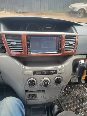Noah Voxy Car Radio