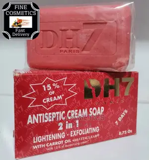 DH7 2-In-1 Lightening and Exfoliating Cream Soap With Carrot