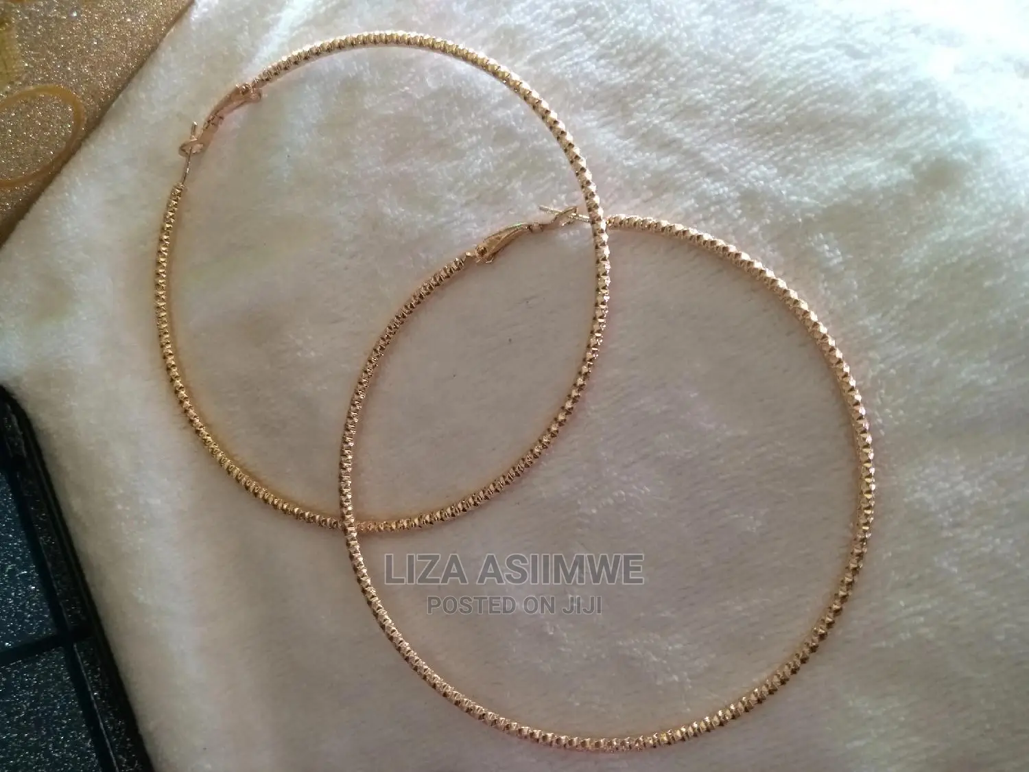 Quality Round Danglers Available in Both Gold and Silver