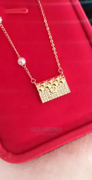 Quality and Unique Simple Necklaces Available for the Ladies